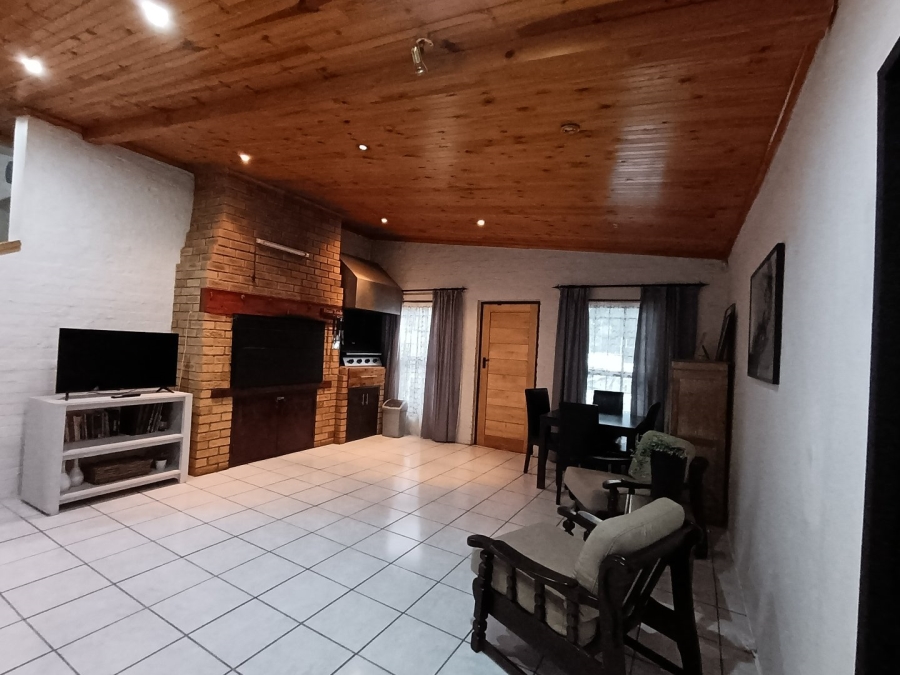 To Let 4 Bedroom Property for Rent in Avondale Western Cape